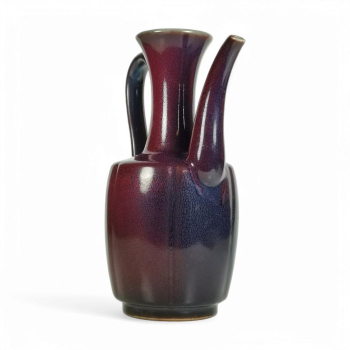 博古珍藏》宋．鈞窯天青釉紫紅斑執壺．附錦盒．