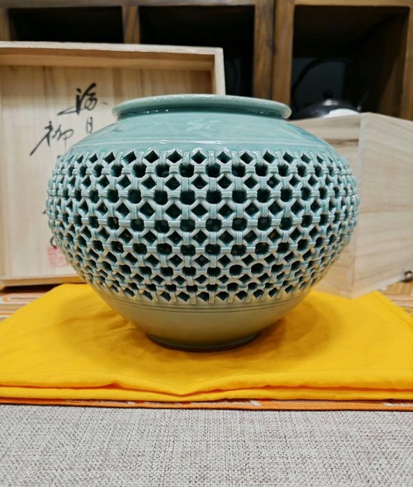 海日傳統陶藝　海日　柳昌坤 花瓶韓國名家海日柳昌坤作高麗青瓷透刻花瓶雙層鏤空花瓶花入花生花器花