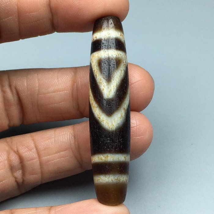 藏傳極一眼靠山馬蹄紋老天珠，尺寸：52.5×11.4左右，材質：瑪瑙玉髓