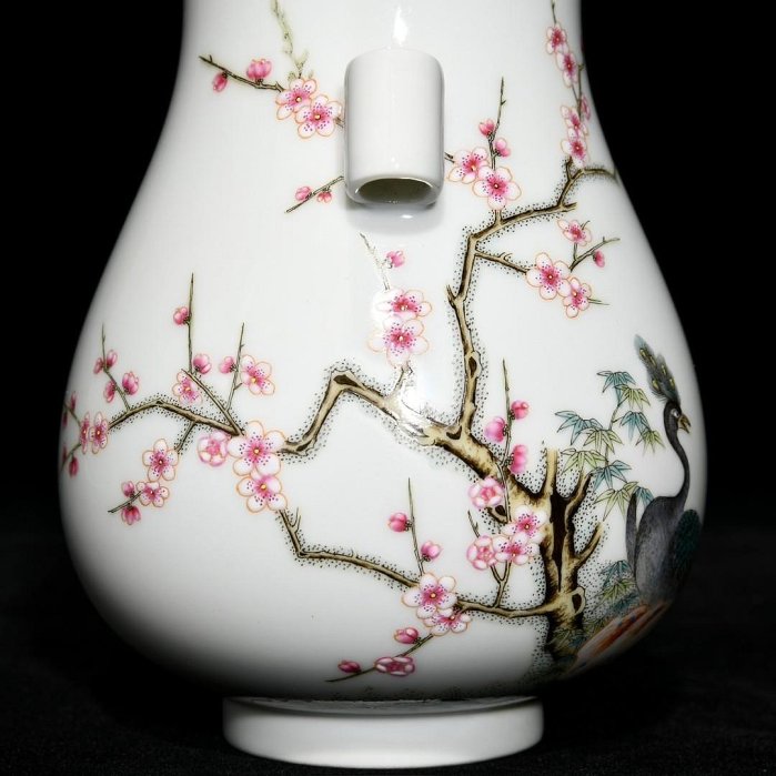 可議價清乾隆粉彩孔雀花卉紋雙耳尊，高12.5cm直徑11cm，編號2041914