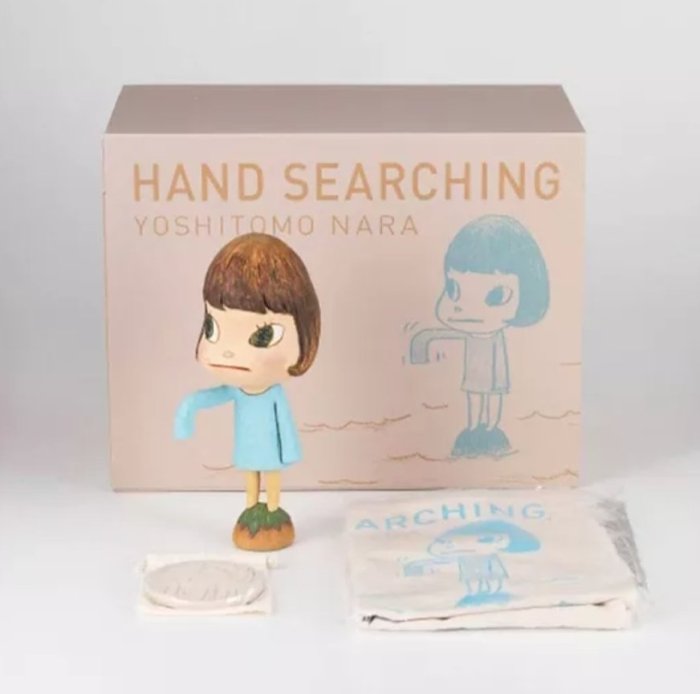 奈良美智「HAND SEARCHING」限定フィギュア