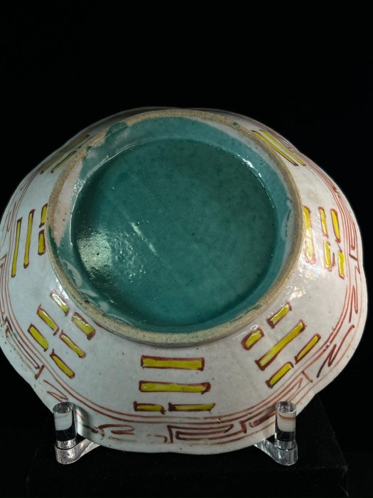 清代同治粉彩八卦紋八角碗，尺寸20公分x5公分，全品老韻，內施松石綠釉