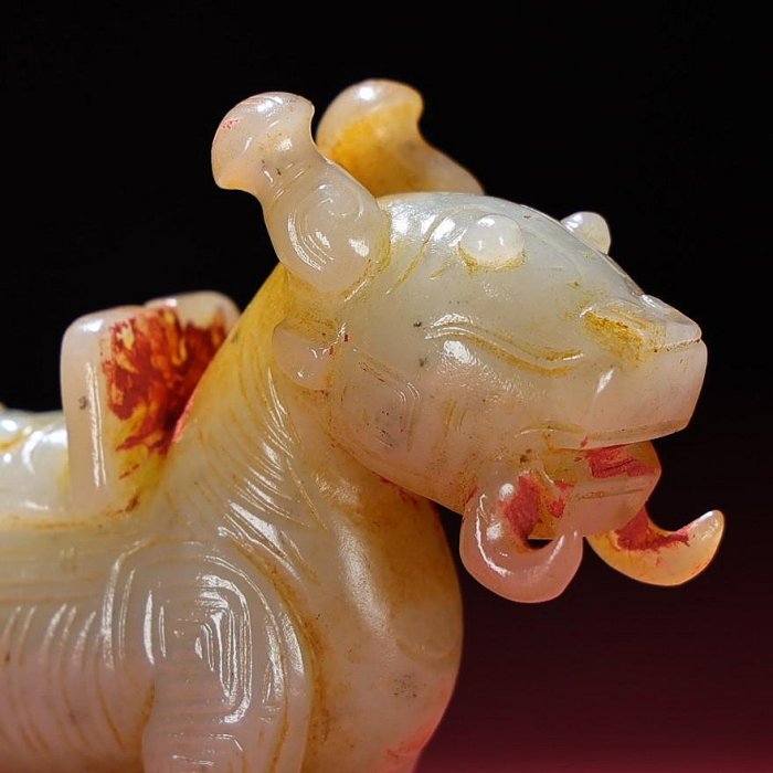 臻品旧藏，和田玉瑞兽，包浆厚重，沁色入骨，工艺精湛，犀利民藏绝佳