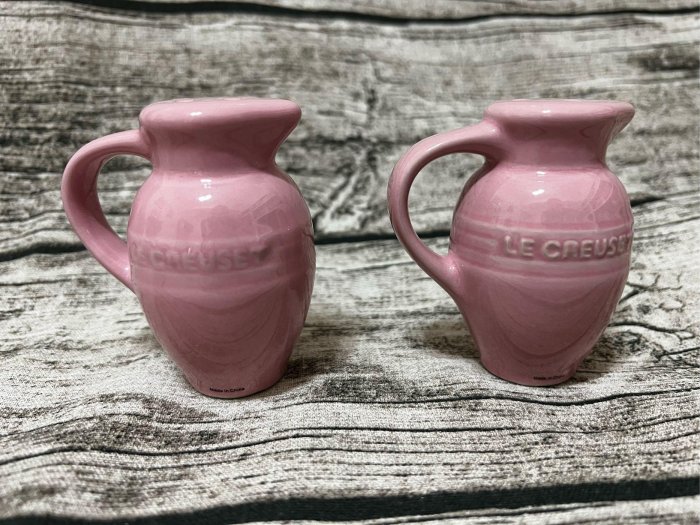 Le creuset 酷彩《亮粉》椒鹽罐二入組（鹽罐、胡椒罐）