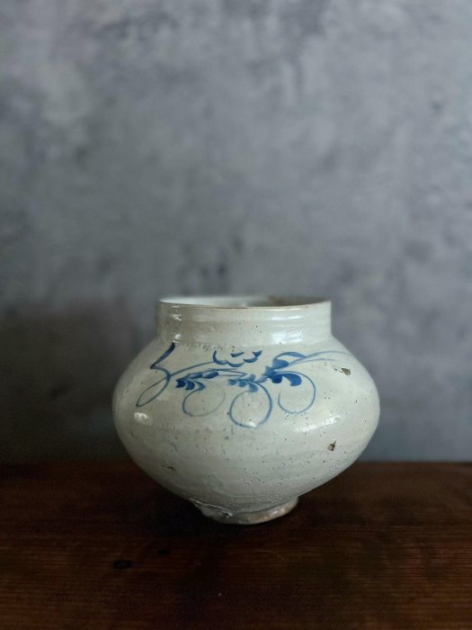 嚴選朝鮮李朝時期白磁秋草紋月亮燈壺，完美品相，高19.5cm，限量收藏白