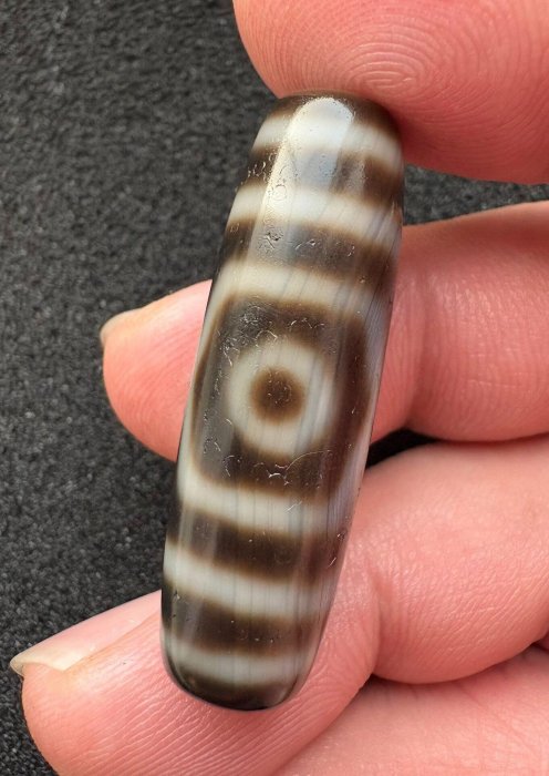 嚴選仿純三眼天珠，尺寸39.5X12.5，手工畫線包漂油潤，風化自然天然