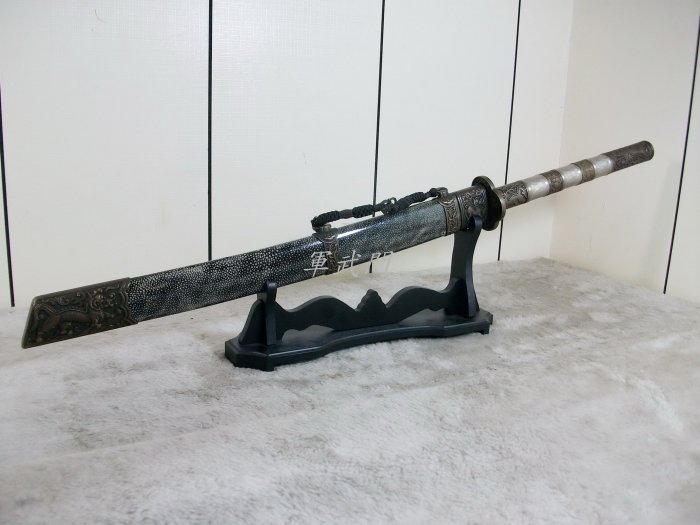 軍武門】精選手工刀清朝康熙御用斬馬刀(手工花紋鋼/珍珠魚皮/銅雕)中國