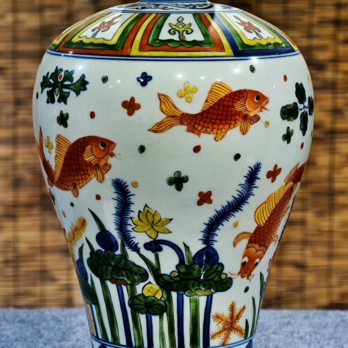 可議價識款【大明嘉靖年制】青花五彩海藻魚紋梅瓶～28444古玩收藏擺件