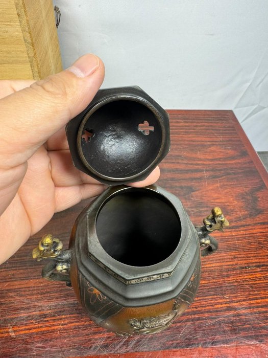 嚴選日本高岡銅器大峰作lions蓋銅香爐，精美花鳥浮雕藝術品，實物高清
