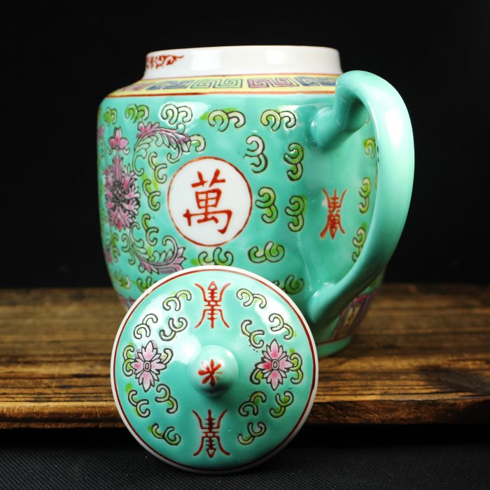 景德鎮　大明萬暦年製　古玩　粉彩　一輪挿し　油壺　サイズ φ9㎝×高さ6.3㎝ 大清乾隆綠地粉彩喜上眉梢梅瓶仿古瓷器古董古玩花瓶