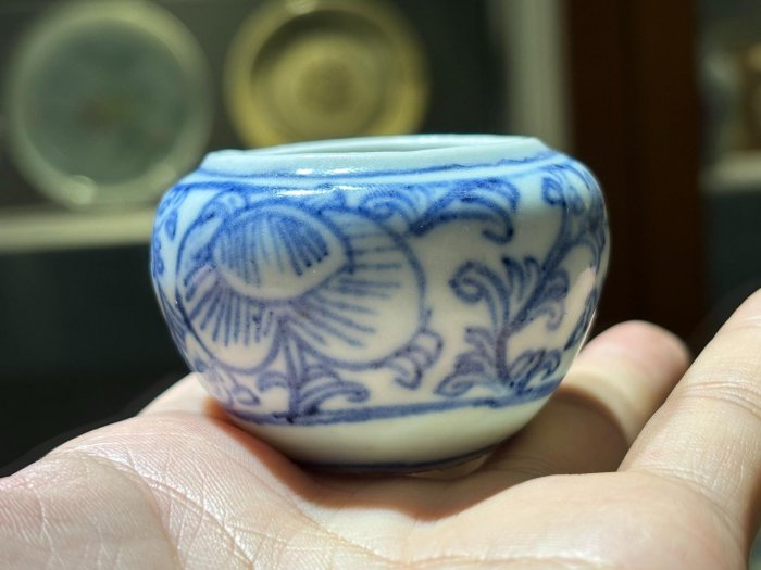 清代中期青花纏枝蓮紋水盂口徑3.75cm 高3.89cm 山東製泥料乾碩青花淡雅