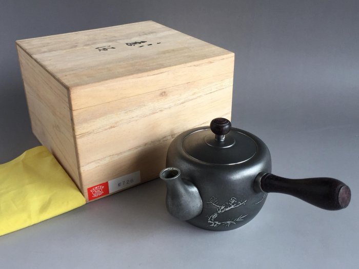 煎茶道具　本錫製　松竹梅文　急須　茶壷　約302g　時代箱付　M　R4172 本齋】一元起標每週三結標~~日本錫工藝『本錫』製松竹梅錫壺橫手