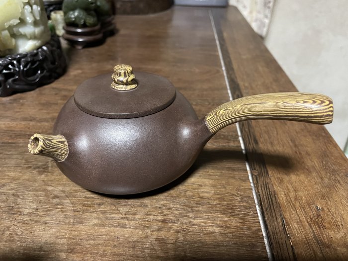 優惠價格）宜興早期（約民國60-70年代作品）紫砂側把壺（壺流、壺鈕