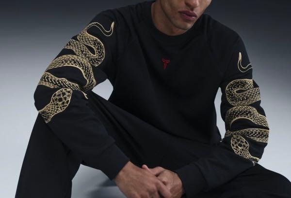 Nike Kobe Year of Mamba Apparel Collection 蛇年限定系列大學T 棉長