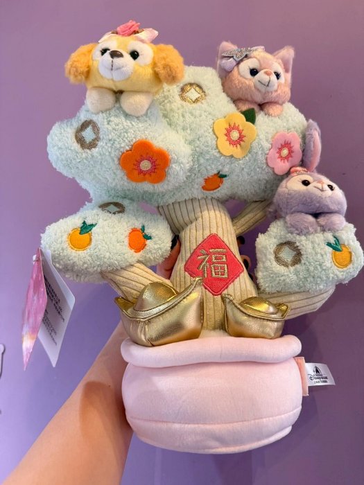 NSG國際批發物流---上海樂園2026新春玲娜七寶發財樹娃娃/JELLYCAT限定水蜜桃娃娃/JELLYCAT青蛙吊飾