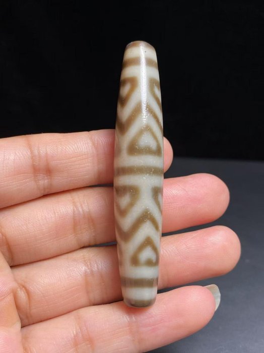 西藏至純老天珠稀有灰皮老料瑪瑙特殊圖騰金剛虎牙十二眼天珠吊墜【尺寸
