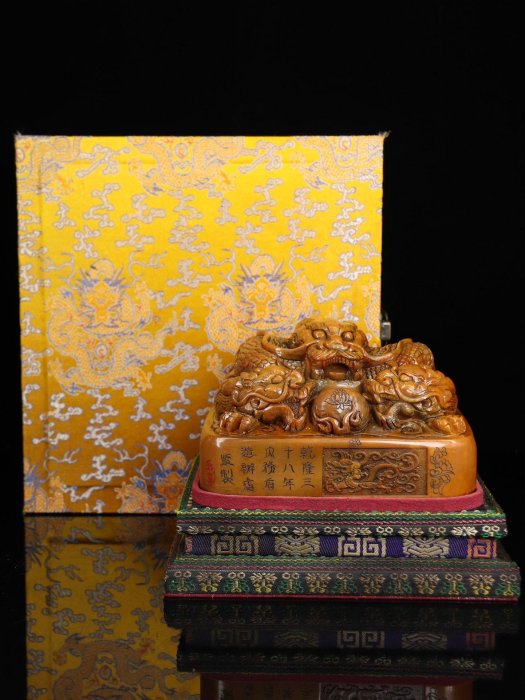 古董品 田黄石 寿山石 珍藏品神兽印鑑y113 珍品田黄石印章精雕神兽麒麟｜古董老闲章中的天花板！收藏党狂喜