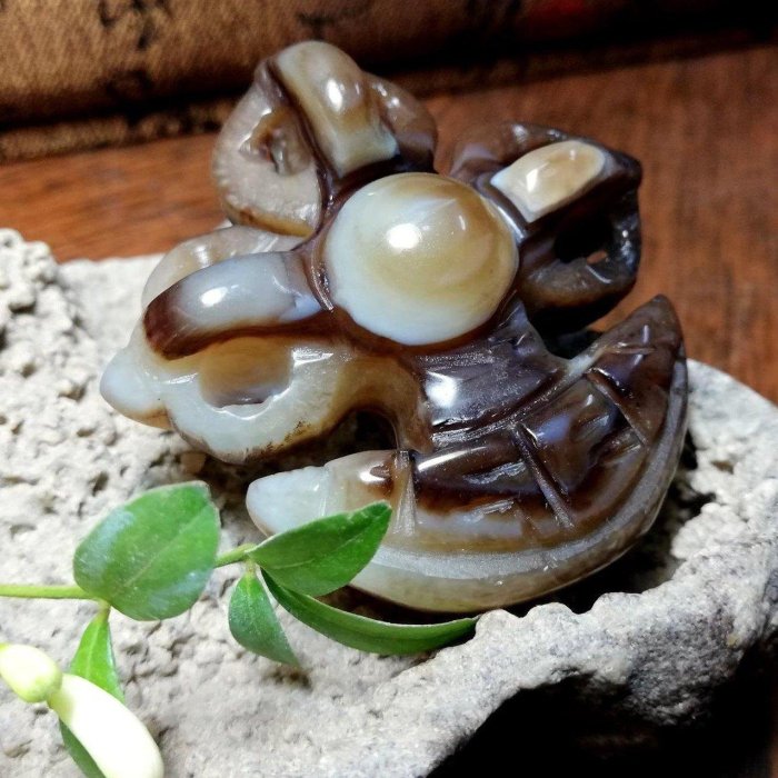 超厚件天眼珠金剛斧/金剛杵手工立體巧雕項墜~天然西藏九眼頁岩(天珠礦