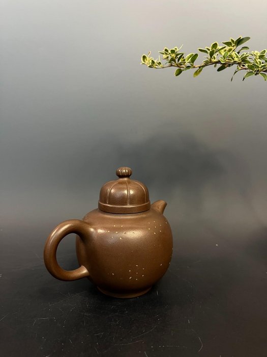 嚴選宜興早期國營紫砂壺，周洪娟創作200cc老紫泥精品壸嘴七網孔紅泥