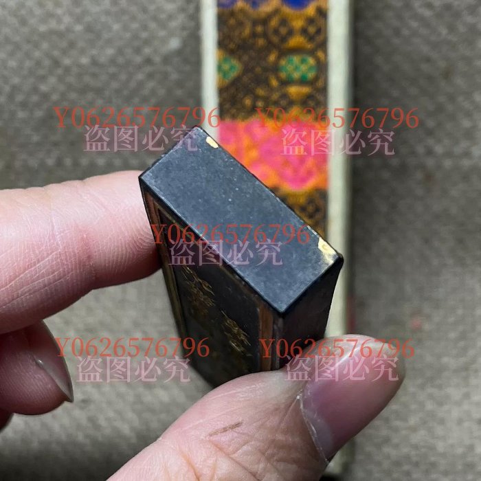 書道墨 古墨 報春圖 徽州歙縣墨廠 超漆煙 59g 70年代，超頂漆煙(m387)，國營徽州墨廠墨精。陳化特別漂亮。原盒齊全