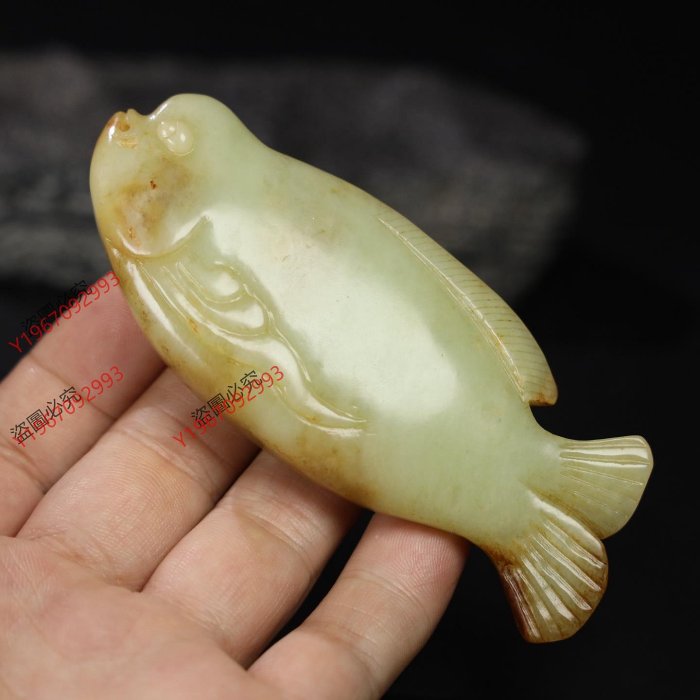 舊藏和田玉魚，玉質細膩油潤，漿老道，細節如圖所示，尺寸長10.3厘米