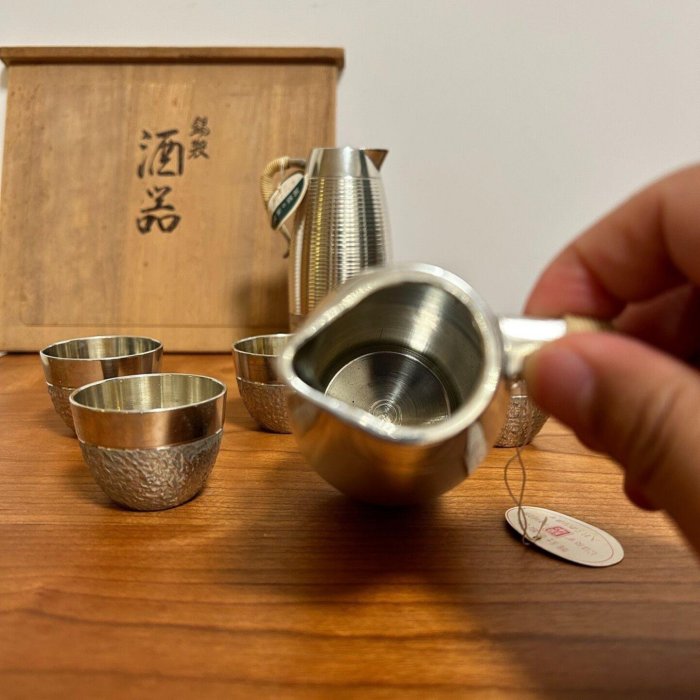 日本本錫錫半錫製浪華作酒器原木盒，品杯口徑4.5，高度3.5左右壺口徑3