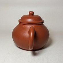 已讓〕珍藏早期宜興紫砂壺，荊溪惠孟臣製。水平壺。7孔。100CC