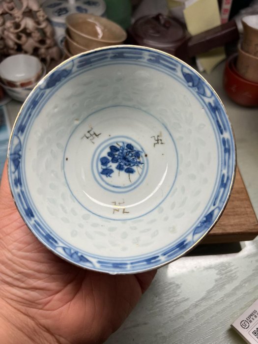 嚴選清代康熙年制玲瓏青花金彩蓋碗，直徑10.8cm高6cm，暗線一處玲瓏
