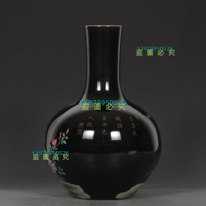 清雍正墨地粉彩花鳥紋天球瓶規格：高34.5公分口徑7.5公分肚徑23公分