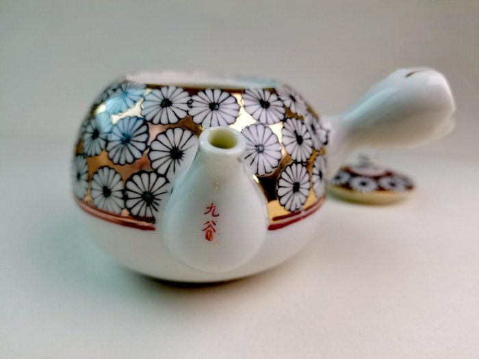 九谷燒酒壺 置物 茶道具 京燒 九谷燒傳統茶壺，300cc標準容量，全新未使用，嚴選推薦九谷壺茶具九谷
