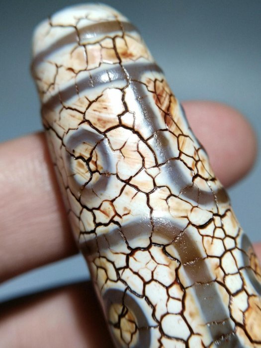 嚴選風化裂紋九眼天珠，品相獨特適合收藏家- 九眼天珠千年天珠風化天珠