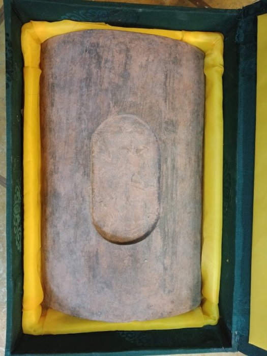 唐物 大漢末央宮東閣瓦 清/沂翁書古瓦硯 黄花梨硯蓋付 重627g★時代物★ 古陶器大漢十年未央宮東閣瓦(改製瓦硯) 尺寸29X18.5X1.2cm