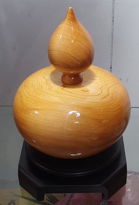 台湾産　黄檜木　飾り品　聚宝盆 104)台灣扁柏HINOKI黃檜聚寶盆完整無裂無補重油閃花黃檜木樹頭車