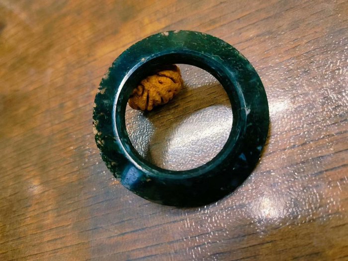 嚴選春秋戰國時期水草瑪瑙環，滿天然綠色美石，歷久彌新適合收藏