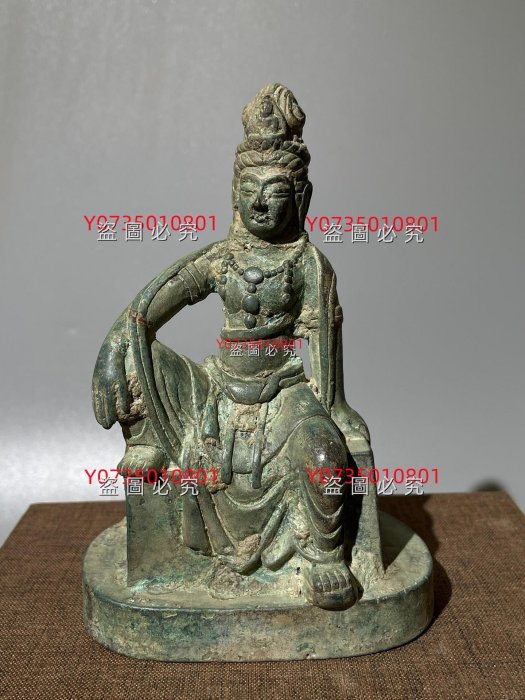 青銅自在觀音佛像，古樸典雅，包漿自然。高度約10厘米，適合收藏或擺放