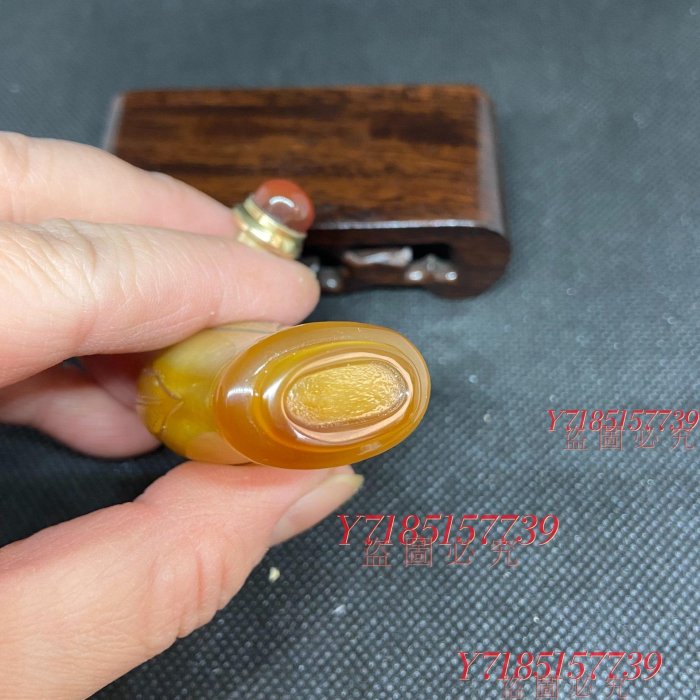 天然瑪瑙鼻煙壺純手工雕刻木塞帶銅勺含蓋尺寸72*29 擺件鼻煙壺收藏
