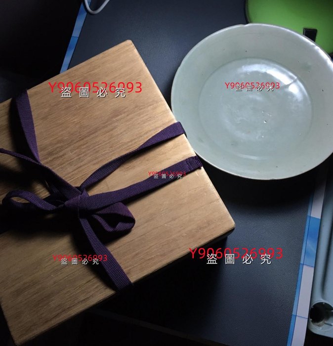 北宋時期高麗六花口折沿素面青瓷洗直徑18 口沿一驚釉不過口， 微瓢