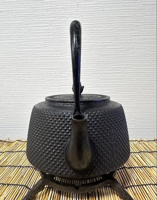 良品　長期保管品　南部伝統工芸士 及川寛治作　１５型　南部鉄瓶　南部鉄器　鉄瓶 良品 長期保管品 南部伝統工芸士 及川寛治作 15型 南部鉄瓶 南部