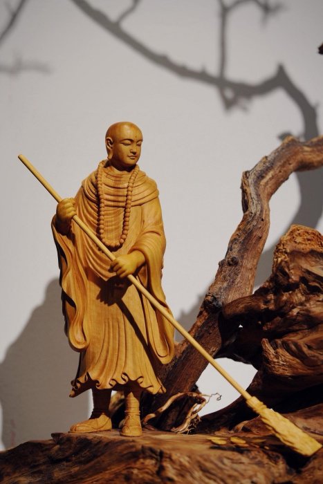 黃楊木×風化木| 掃地僧紅塵煉心境，諸事皆修行。 天趣與工韻兼具，風化