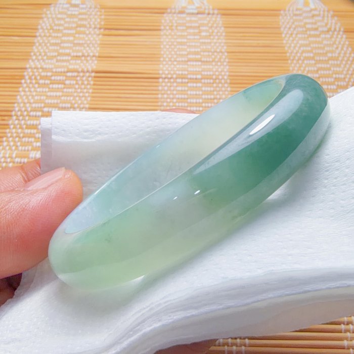 一元起標『昕品舘』天然緬甸玉A貨【絕美冰種綿嫩起膠湖水葉綠帶淡紫】橢圓翡翠玉鐲#17.1(53.9/49mm)@816-48［週日結標］