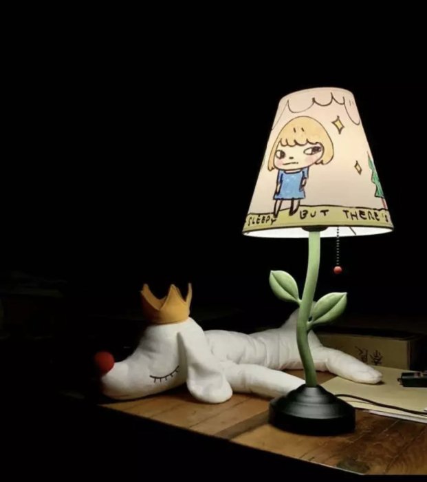 奈良美智 Nara テーブルランプ how2work Y.N lamp 奈良美智 テーブルランプ [Y.N. LAMP]｜ラムフロム - アート