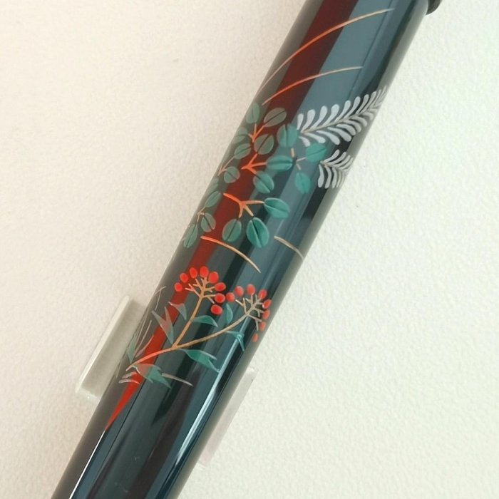 NAMIKI 万年筆 國光會 14K M 嚴選Namiki 早期14K585萩高蒔繪鋼筆，附原裝上墨器與國光會簽名，全新