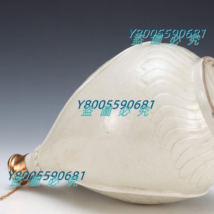 D842---舊藏宋定窯包金鏨刻羅漢紋皮囊壺尺寸高：32.5厘米。 腹