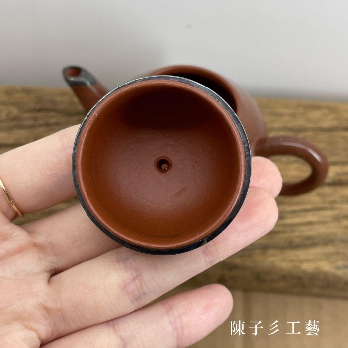陳子彡】朱泥小品60 [ 水磨朱泥壺包銀金波初泛彩純手工約150cc] 中國