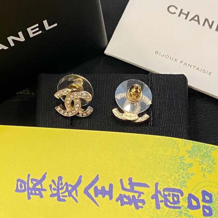 ☆最愛二手精品☆ CHANEL 全新香奈兒金色鑲水鑽雙C LOGO 耳環ABE100