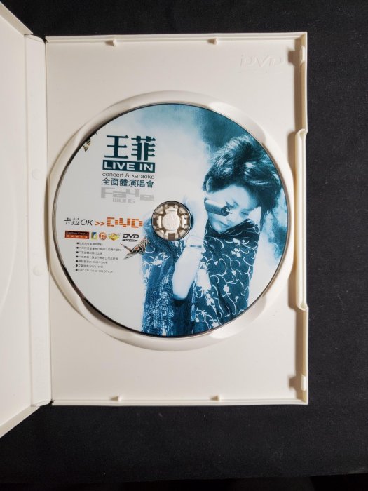 王菲全面體演唱會日本武道館DVD (有紙盒及封套)將愛菲比尋常唱遊流年