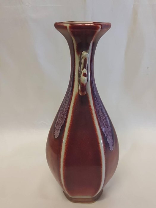 宋代鈞窯紅釉御貢瓷紫紅鈞釉雙鳳耳正六方酒尊。足裸胎護胎釉，壺