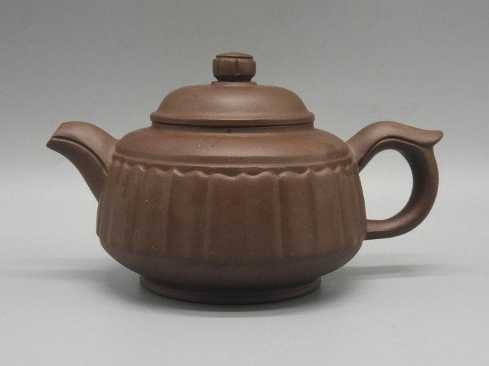 周日結標】(S043-28)=正宗宜興一廠紫砂造型茶壺(約1988年燒製)底銘湯福