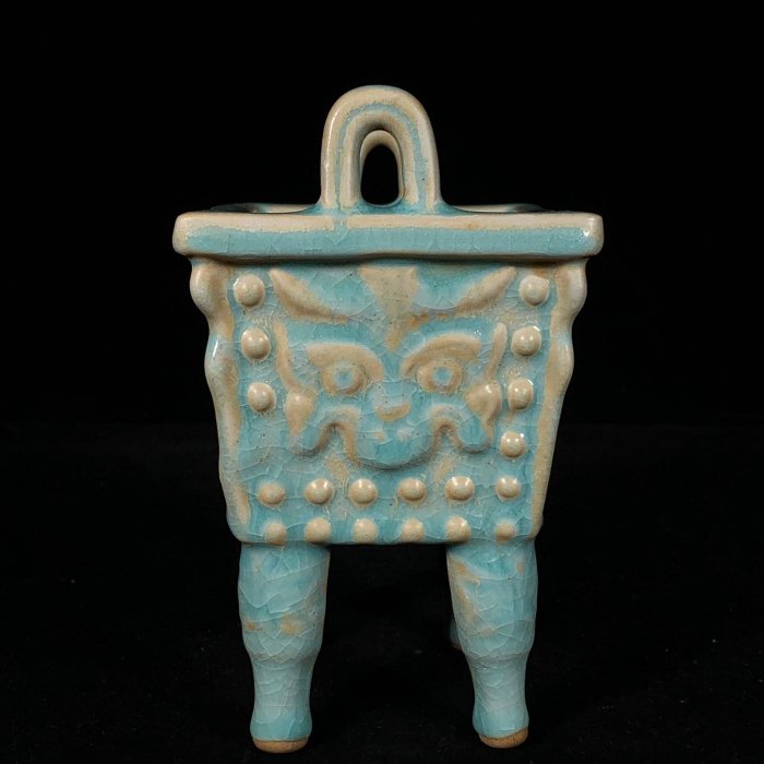 宋汝窯獸面四方鼎式爐，高16直徑12.5cm，200662 瓷器官窯汝窯【古雲