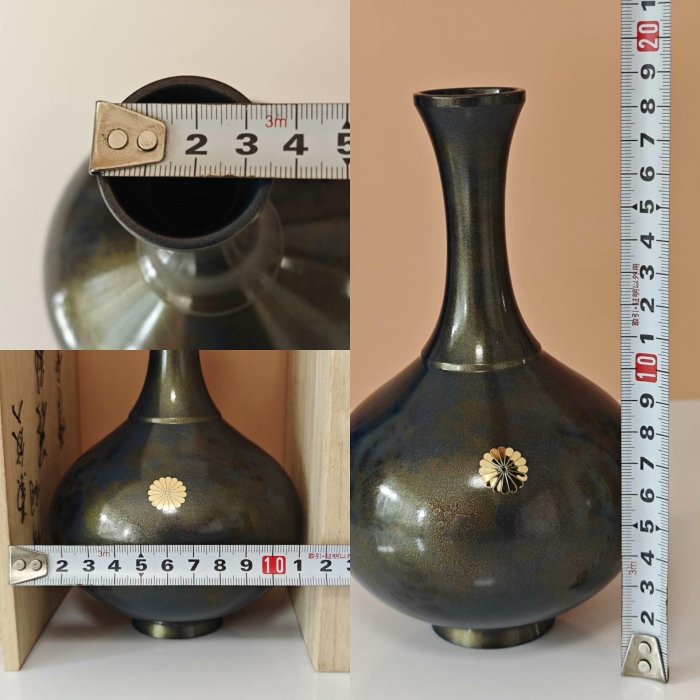 嚴選日本昭和時期高崗銅器峰雲作鑄銅嵌菊花瓶，底足刻款全品無瑕疵
